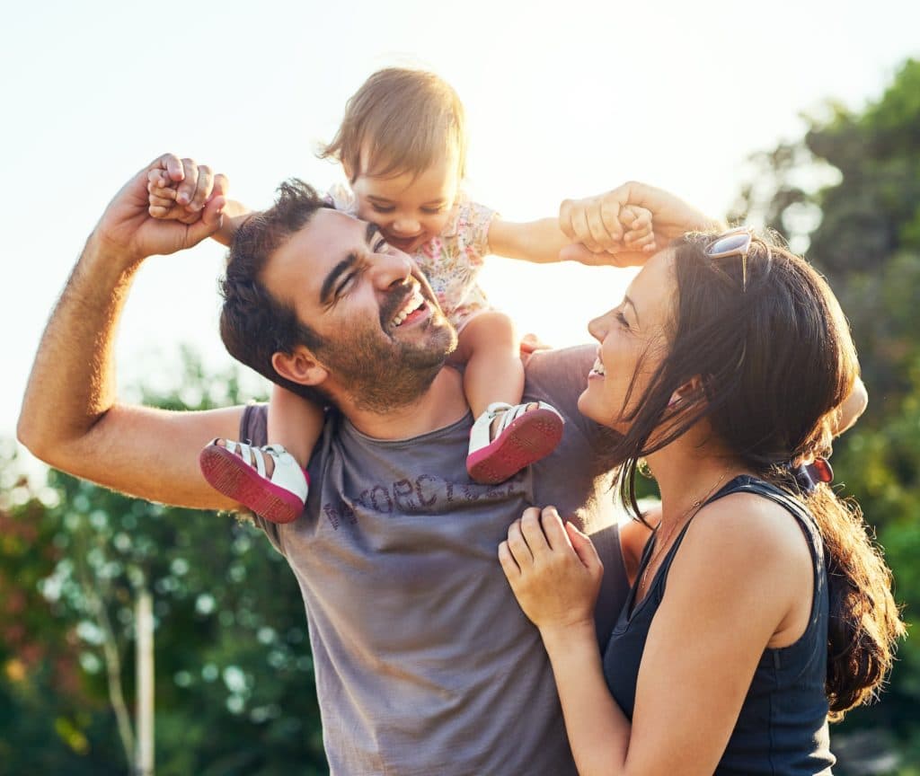 Familia disfrutando de un entorno residencial