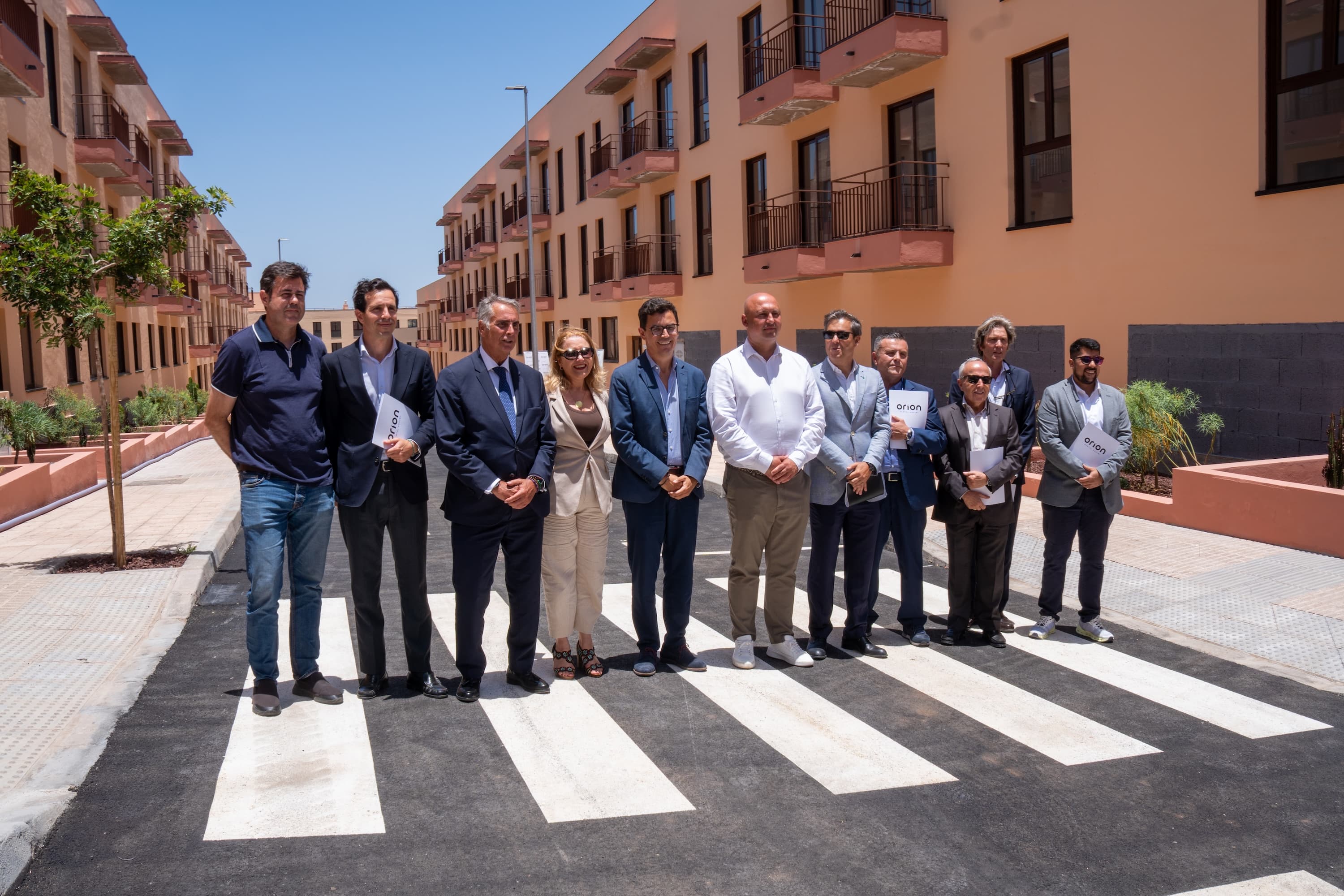 Equipo de Orion Rental SOCIMI ante la promoción de Granadilla de Abona